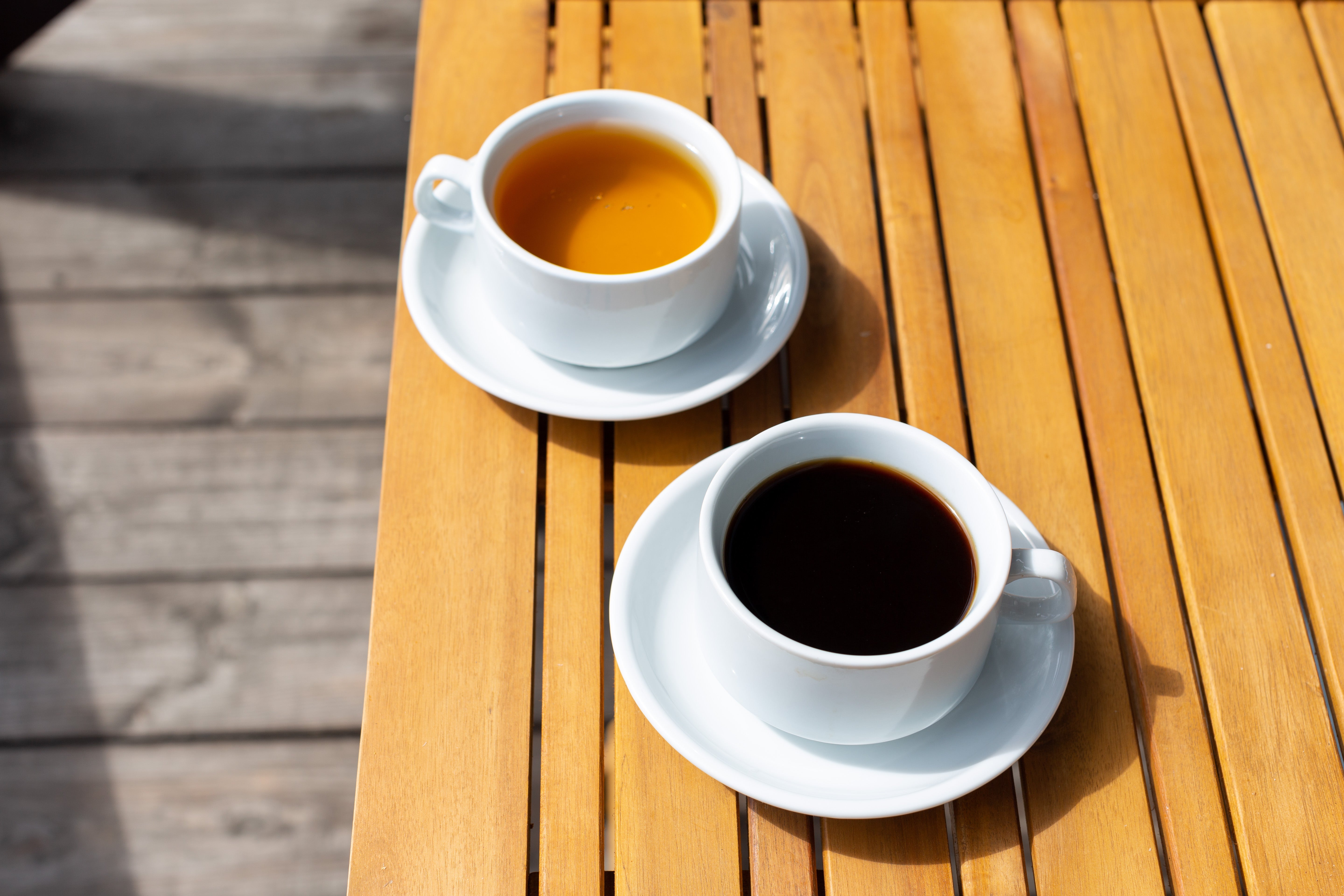 Tea vs Coffee: The Better Energy Boost (Without the Crash)